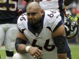 Este es uno de los tres hombres encargados de proteger a Peyton Manning. AP /