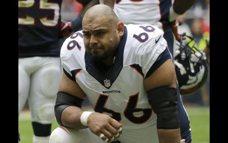 Este es uno de los tres hombres encargados de proteger a Peyton Manning. AP /