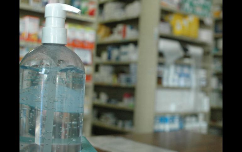 Indican que el gel y los cubre bocas son las dos medidas más importantes para prevenir la enfermedad. ARCHIVO /