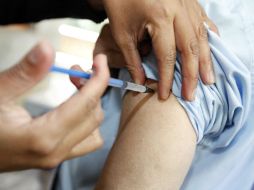 Invitan a la población en general a vacunarse contra el virus. ARCHIVO /