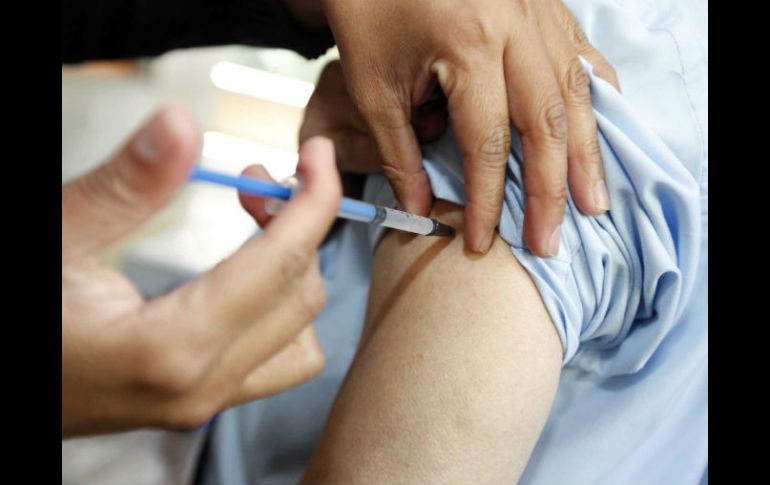 Invitan a la población en general a vacunarse contra el virus. ARCHIVO /