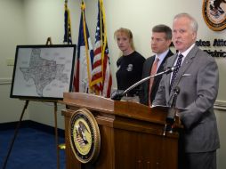 Autoridades de EU dan a conocer los detalles de las redadas en Port Arthur y Houston, Texas. AP /