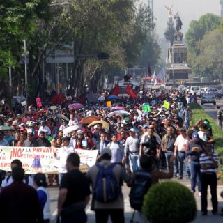 Manifestantes afectan Paseo de la Reforma