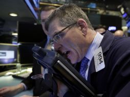 El Dow Jones restó 149.76 puntos hasta las 15 mil 698.85 unidades. AP /