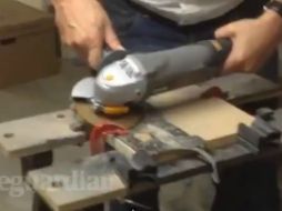 Bajo las instrucciones del gobierno utilizaron sierras, taladros y máscaras para destruir el material. ESPECIAL /