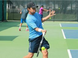 Reyes Varela, número uno del equipo mexicano, venció en el inicio de la serie al local Luciano Ramazzini. ARCHIVO /