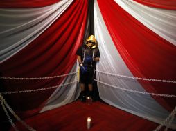 El cuerpo fue velado de pie, en un escenario con forma de cuadrilátero. AP /