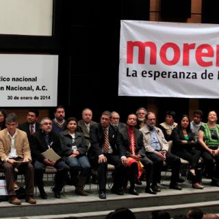 Morena entrega respaldo de afiliados para registro como partido