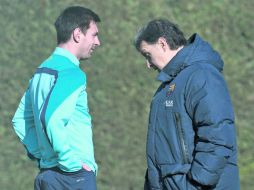 Lionel Messi y Gerardo Martino durante el entrenamiento de ayer del Barcelona. EFE /