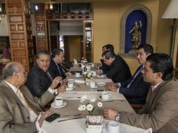 Diputados locales en reunión con el secretario general de Gobierno, Arturo Zamora.  /