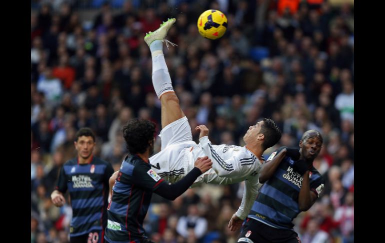 'No hay muchos con la habilidad para hacerla y Cristiano la tiene',  indica Hugo Sánchez. AP /