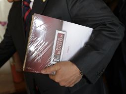 Esta mañana, Arturo Zamora entregó el Primer Informe de Gobierno de Aristóteles Sandoval, entre diputados y otros funcionarios.  /