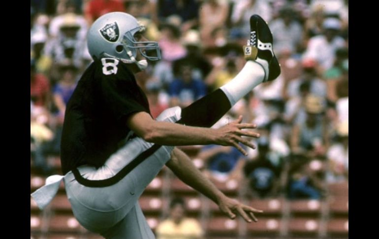 Ray Guy se convirte en el primer pateador de despeje en ser elegido como integrante del Salón de la Fama. ESPECIAL /