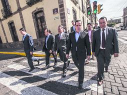 Arturo Zamora (al centro) desayunó con diputados locales y luego asistió al Congreso del Estado para entregar el I Informe.  /