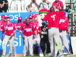 A celebrar. El equipo de Puerto Rico celebra el cuadrangular de Irving Falú. NTX /