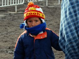 Se recomienda a la población abrigarse ya que el frío seguirá 'pegando' en México. NTX /