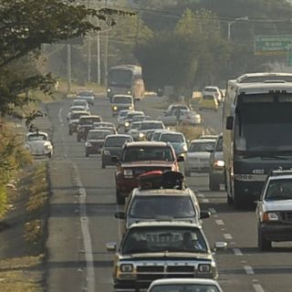 Choque provoca cierre de prolongación López Mateos