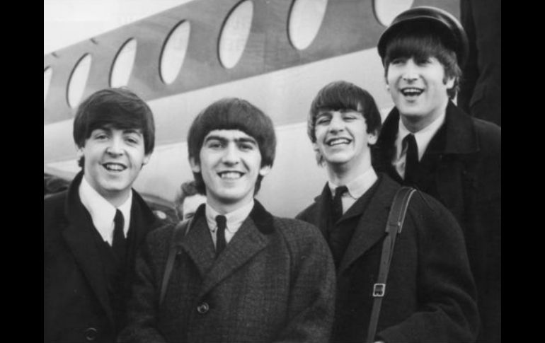 El cuarteto de Liverpool aterrizó en Nueva York a la 1:20 de la tarde un 7 de febrero de 1964. ESPECIAL /