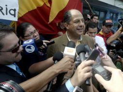 Luis Guillermo Solís del Partido Acción Ciudadana también coincidió en que el proceso sólo se lleve a cabo en una ocasión. AP /