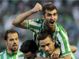 El delantero del Betis Rubén Castro celebra el segundo gol ante el Espanyol. EFE /