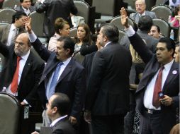 La aprobación de la reforma fiscal ha dejado un mar de dudas en la población. ARCHIVO /