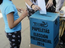 Observadores destacan que las elecciones han sido un éxito debido al acercamiento del sufragio a la población por primera vez. EFE /
