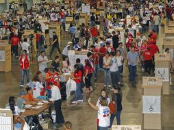 Indican que las elecciones podrían haber superado el 50 por ciento de los cuatro millones 955 mil 107 salvadoreños convocados. EFE /