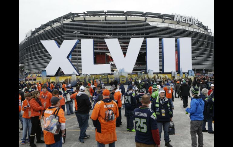Actores y deportistas también asisten el estadio MetLife para el juego de la NFL entre Denver y Seattle. AP /