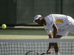 Miguel 'El Gallo' Gallardo rompió el empate para darle a México el triunfo y el pase a la segunda ronda. ARCHIVO /