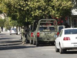 Militares y funcionarios de la PGR realizaron los cateos.  /