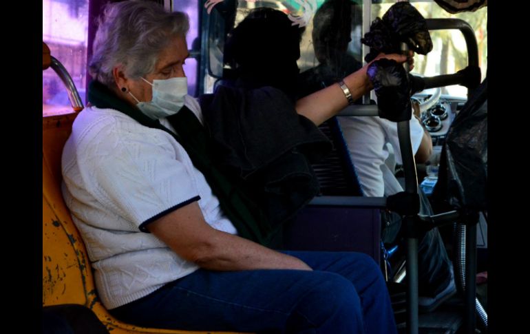 Usar cubrebocas es una de las recomendaciones contra la influenza. Además, autoridades invitan a la población a vacunarse. ARCHIVO /