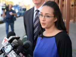 Una de las víctimas del abuso, que sólo pide ser identificada como Jamie, durante una conferencia de prensa. AP /