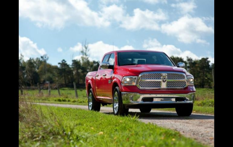 Destacan que el vehículo tiene capacidad de camioneta pickup con la economía de consumo de un auto. TOMADA DE chrysler.com  /