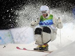 Uno de los competidores de freestyle entrena en la pista se Sochi 2014. AP /