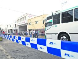 Área acordonada por el fallecimiento de un peatón, en el cruce Joaquín Angulo y Manuel M. Diéguez, en la Colonia Santa Teresita.  /