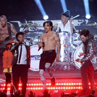Red Hot Chili Peppers acepta haber hecho 'playback' en Super Bowl