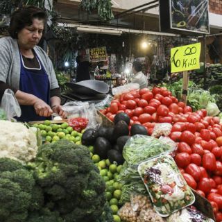 Baja confianza del consumidor en enero de 2014