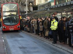 Las calles de Londres lucen mucho más concurridas y se ve a los londinenses con más calzado deportivo que nunca. EFE /