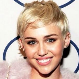 Miley Cyrus presume dos meses sin fumar