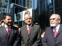 López Obrador asegura que si presentó la querella en la PGR no significa que haya confianza en ella. SUN /
