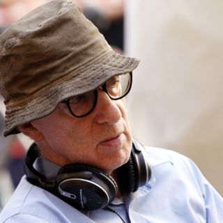Hijo de Woody Allen sale en su defensa