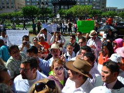 El contingente salió de las oficinas delegacionales del IMSS Jalisco y culminó en el Palacio de Gobierno.  /