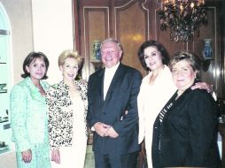 Buena compañía. Cecy Zaragoza, Simone Amavet, Helvia Moreno y el Cardenal Juan Sandoval, con la bien recordada Anilú Giovanini.  /