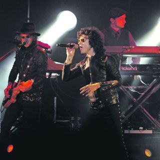 Ilumina el ovni roquero de Bunbury