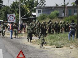 Los restos fueron localizados durante la madrugada junto con un mensaje con amenazas por parte del crimen organizado. SUN /