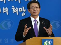 El ministro surcoreano de Unificación, Ryoo Kihl-Jae, en una rueda de prensa sobre el encuentro entre familias divididas. EFE /