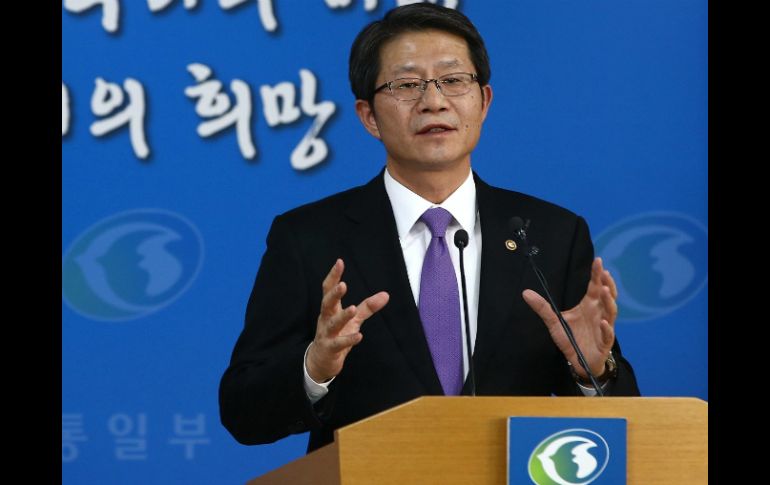 El ministro surcoreano de Unificación, Ryoo Kihl-Jae, en una rueda de prensa sobre el encuentro entre familias divididas. EFE /