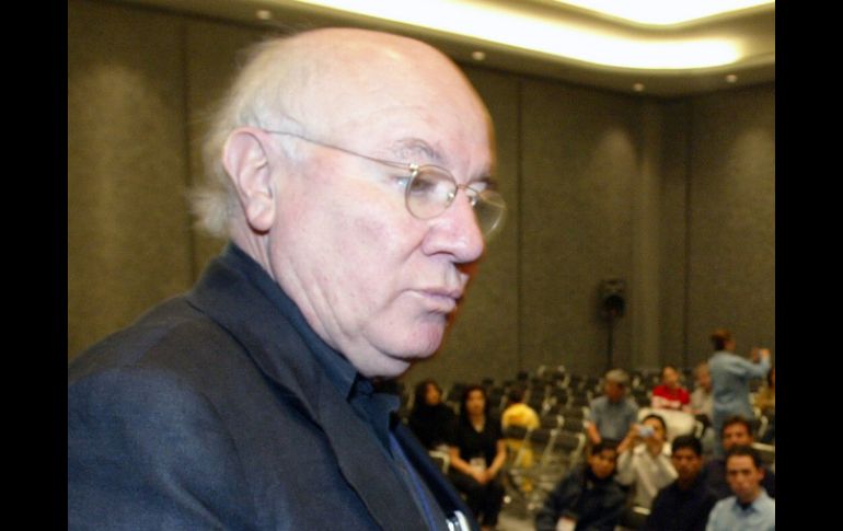 El escritor contrajo el virus de la influenza AH1N1. ARCHIVO /