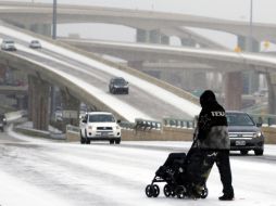 Se exhortó a los residentes a hacer el uso de electricidad hasta las 12:00 horas del viernes. AP /
