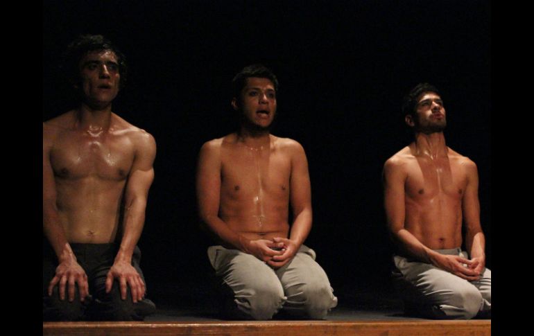 ‘’Vivencias cotidianas y oníricas’’ fueron parte de la esencia del número dancístico. ESPECIAL /